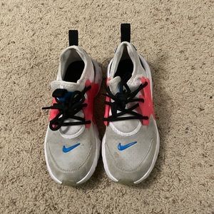 Kids Nike tennis shoes size 2.5